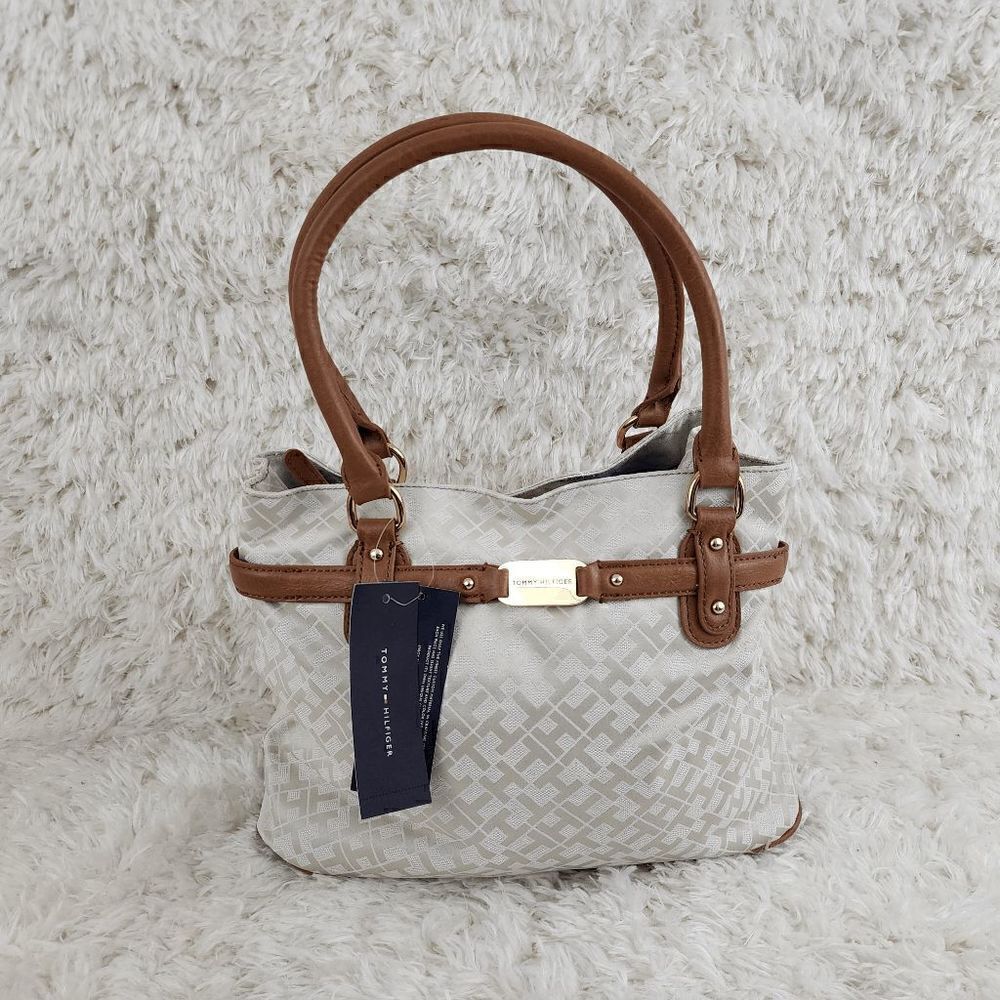NWT Tommy Hilfigeer Women Handbag Shoulder Logo NWT